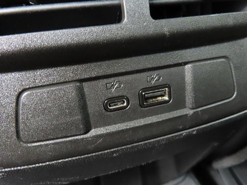 Used 2023 GMC Canyon Denali image 11