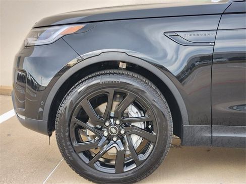 Used 2025 Land Rover Discovery S image 9