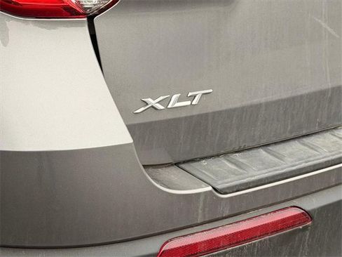 Used 2021 Ford Explorer XLT image 12