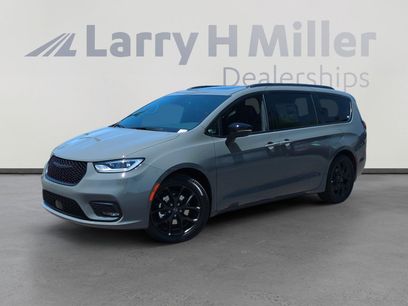 New 2025 Chrysler Pacifica Limited
