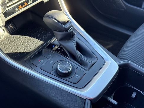 Certified 2025 Toyota RAV4 LE image 25