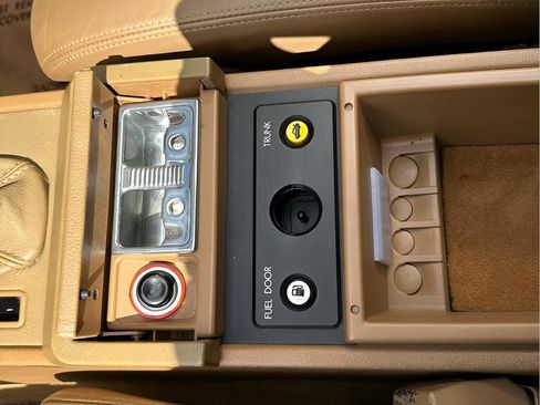 Used 1989 Cadillac Allante image 31