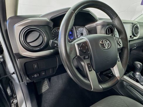 Used 2020 Toyota Tacoma SR5 w/ SR5 Appearance Package (SM) RWD image 11
