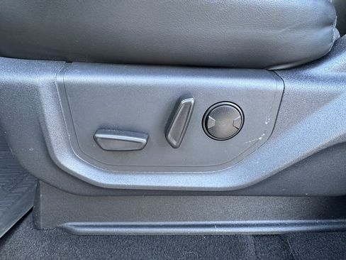 Used 2023 Ford Expedition XLT image 21