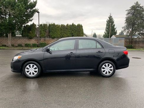 Used 2010 Toyota Corolla LE image 2