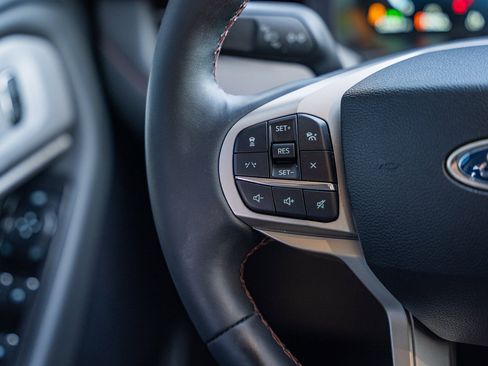 Certified 2025 Ford Explorer Active image 28