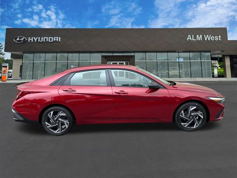 Certified 2025 Hyundai Elantra Sport image 4