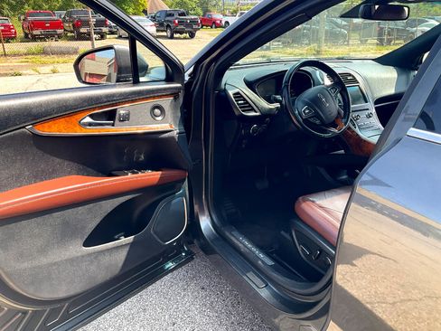 Used 2018 Lincoln MKX Reserve w/ Lincoln MKX Climate Package image 12