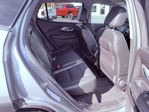 Used 2024 GMC Terrain SLT image 7