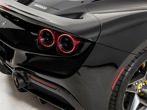 Certified 2020 Ferrari F8 Tributo RWD image 25
