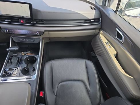 Used 2025 Kia Carnival SX FWD image 16