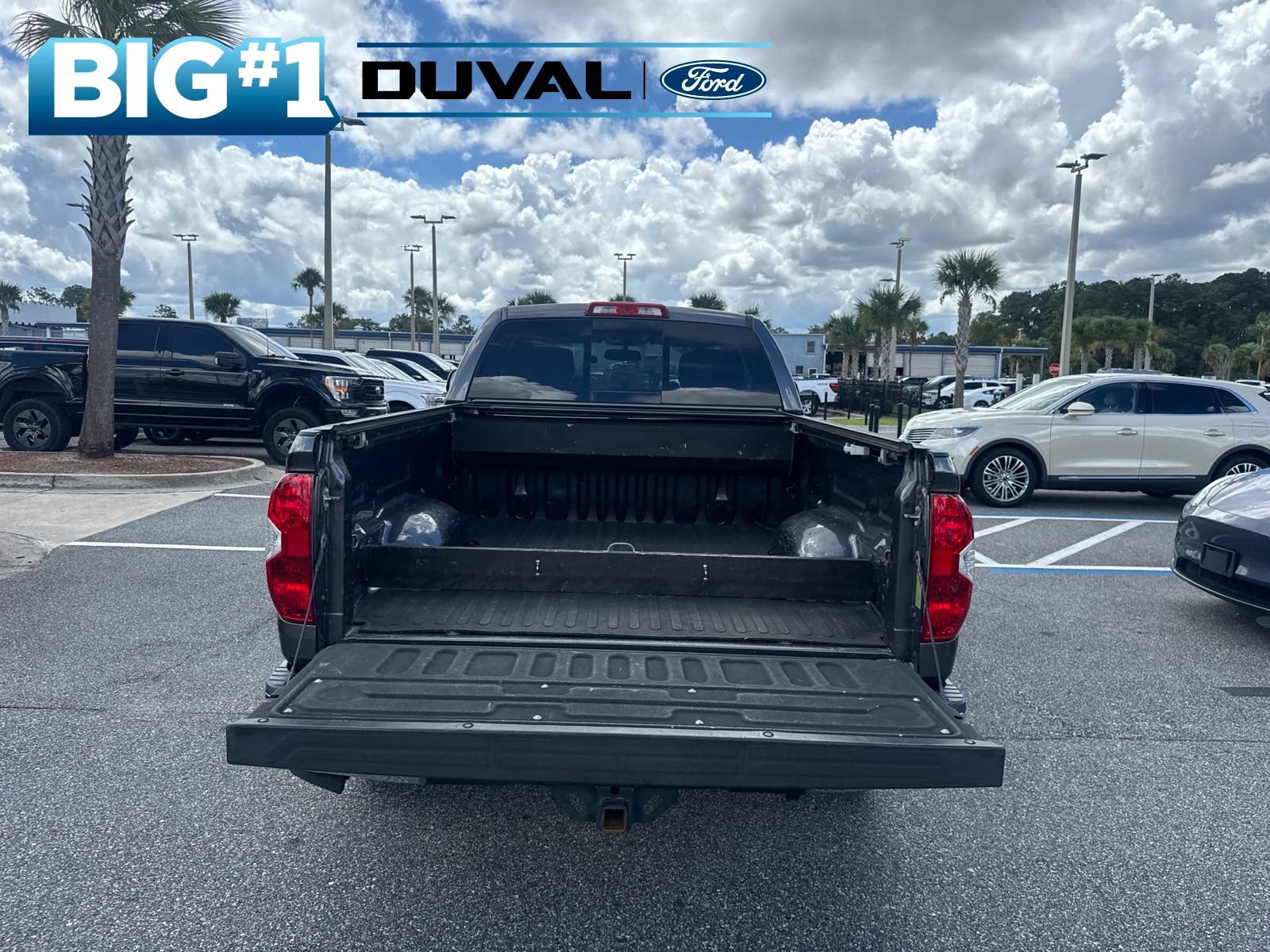 Used 2016 Toyota Tundra SR5 w/ SR5 Upgrade Package AWD/4WD image 5
