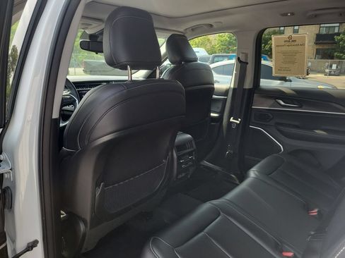 Certified 2022 Jeep Grand Cherokee Limited AWD/4WD image 11