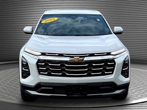 Used 2025 Chevrolet Equinox LT AWD/4WD image 2