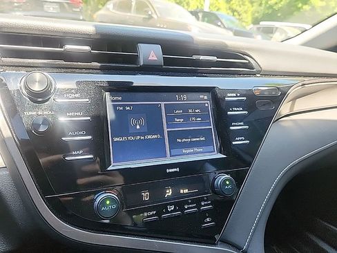 Used 2020 Toyota Camry SE FWD image 11