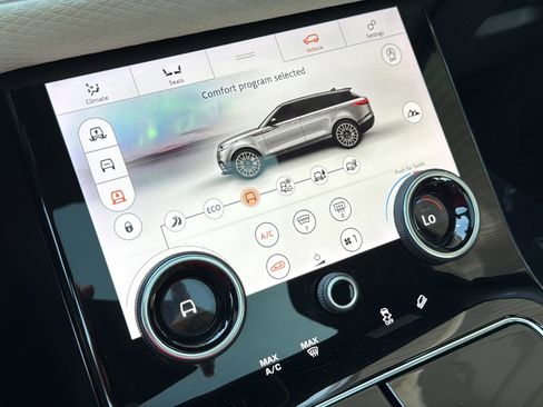 Used 2019 Land Rover Range Rover Velar R-Dynamic SE AWD/4WD image 40