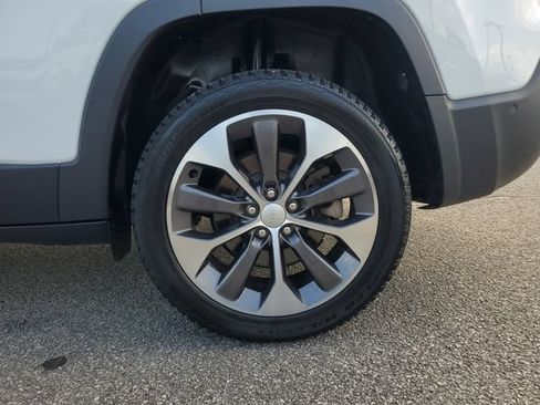 Certified 2022 Jeep Cherokee Limited w/ Elite Package AWD/4WD image 14
