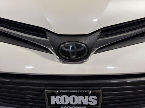 Used 2018 Toyota Sienna XLE Premium FWD image 12