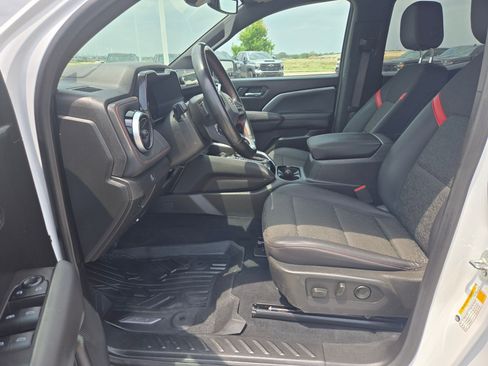 Used 2025 Chevrolet Colorado Z71 image 9