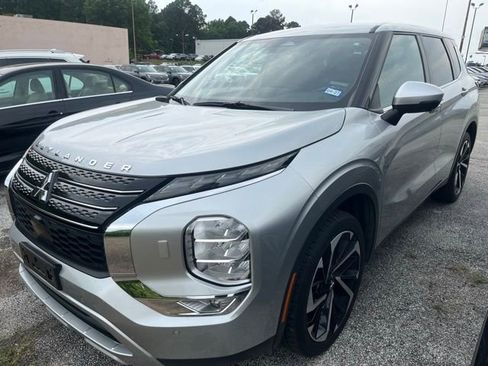 Used 2022 Mitsubishi Outlander SE AWD/4WD image 1