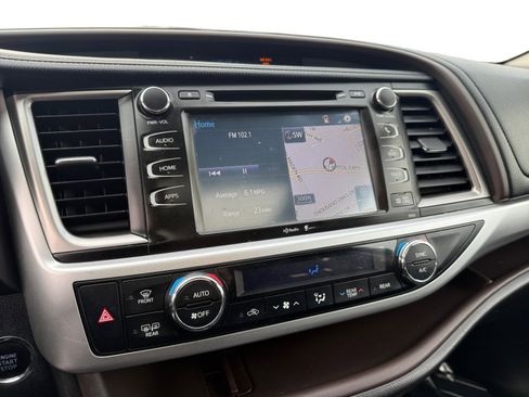 Used 2015 Toyota Highlander XLE image 12