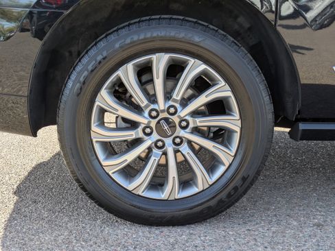 Used 2024 Lincoln Navigator L 4WD image 9