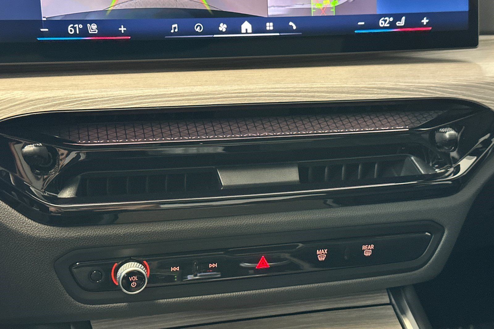 Certified 2025 BMW 330i Sedan w/ Premium Package RWD image 18