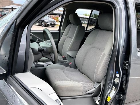 Used 2019 Nissan Frontier SV image 8