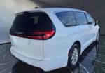Used 2023 Chrysler Pacifica Touring-L FWD image 4
