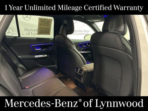 Used 2025 Mercedes-Benz GLC 300 4MATIC image 29