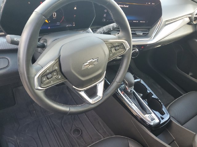 Used 2025 Chevrolet Trax ACTIV w/ Sunroof Package FWD image 12