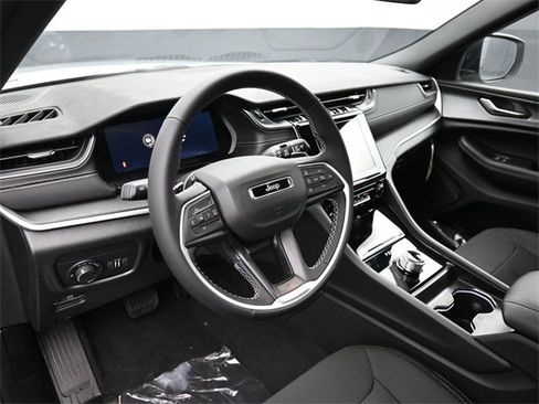 New 2025 Jeep Grand Cherokee L Laredo image 11