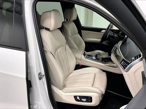 Used 2020 BMW X7 M50i image 10