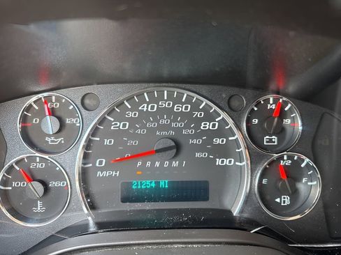 Used 2023 Chevrolet Express 2500 w/ Driver Convenience Package image 17