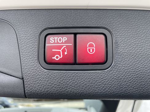 Used 2022 Mercedes-Benz GLC 300 4MATIC image 37