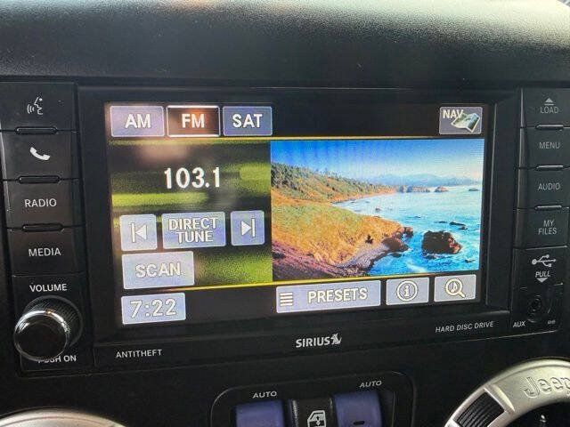 Used 2017 Jeep Wrangler Unlimited Rubicon w/ Max Tow Package AWD/4WD image 32