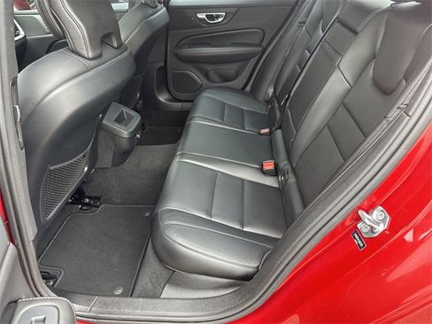 Used 2020 Volvo S60 T5 Momentum image 14