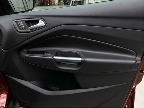 Used 2014 Ford Escape SE image 25