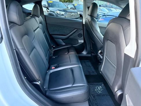 Used 2021 Tesla Model Y Long Range AWD/4WD image 19