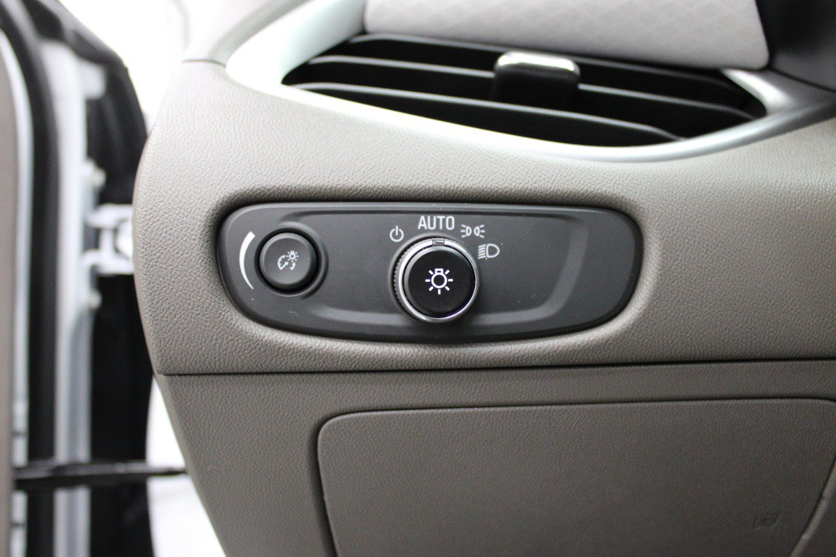 Used 2022 Chevrolet Malibu LS FWD image 16