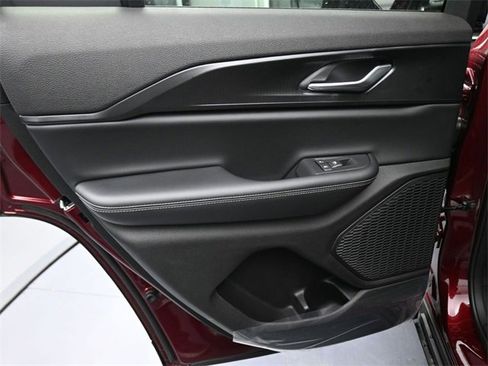 New 2025 Jeep Grand Cherokee Laredo image 38