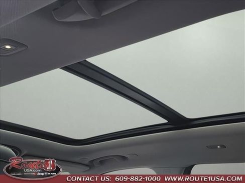 Certified 2022 Jeep Grand Cherokee L Limited image 32