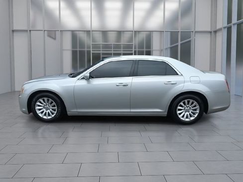 Used 2012 Chrysler 300 RWD image 5