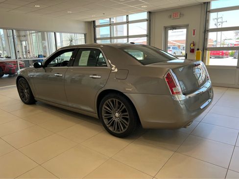 Used 2014 Chrysler 300 C RWD image 5