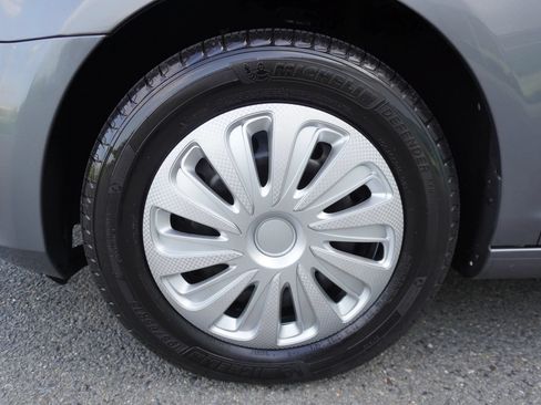 Used 2011 Volkswagen Golf 2-Door FWD image 24