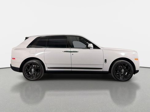 Used 2024 Rolls-Royce Cullinan Black Badge AWD/4WD image 2