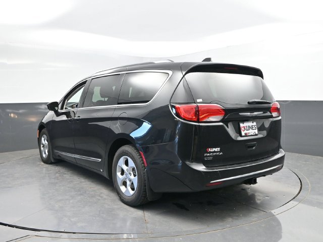 Used 2017 Chrysler Pacifica Touring-L Plus FWD image 9