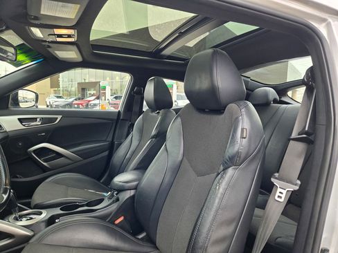 Used 2016 Hyundai Veloster Base w/ Option Group 03 image 27