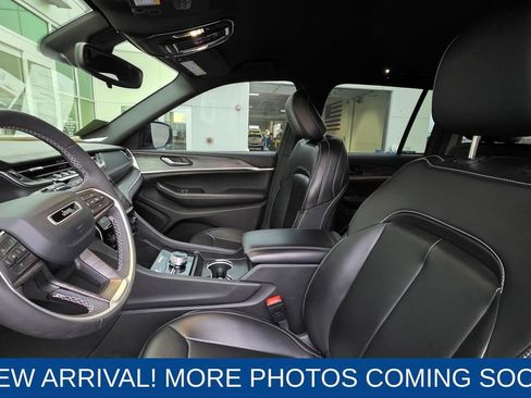 Used 2024 Jeep Grand Cherokee Limited w/ Black Appearance Package image 11