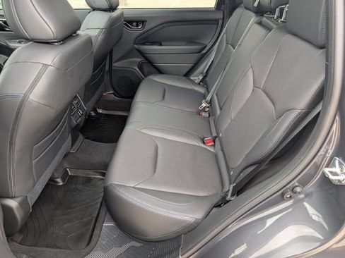 Certified 2025 Subaru Forester Limited image 25